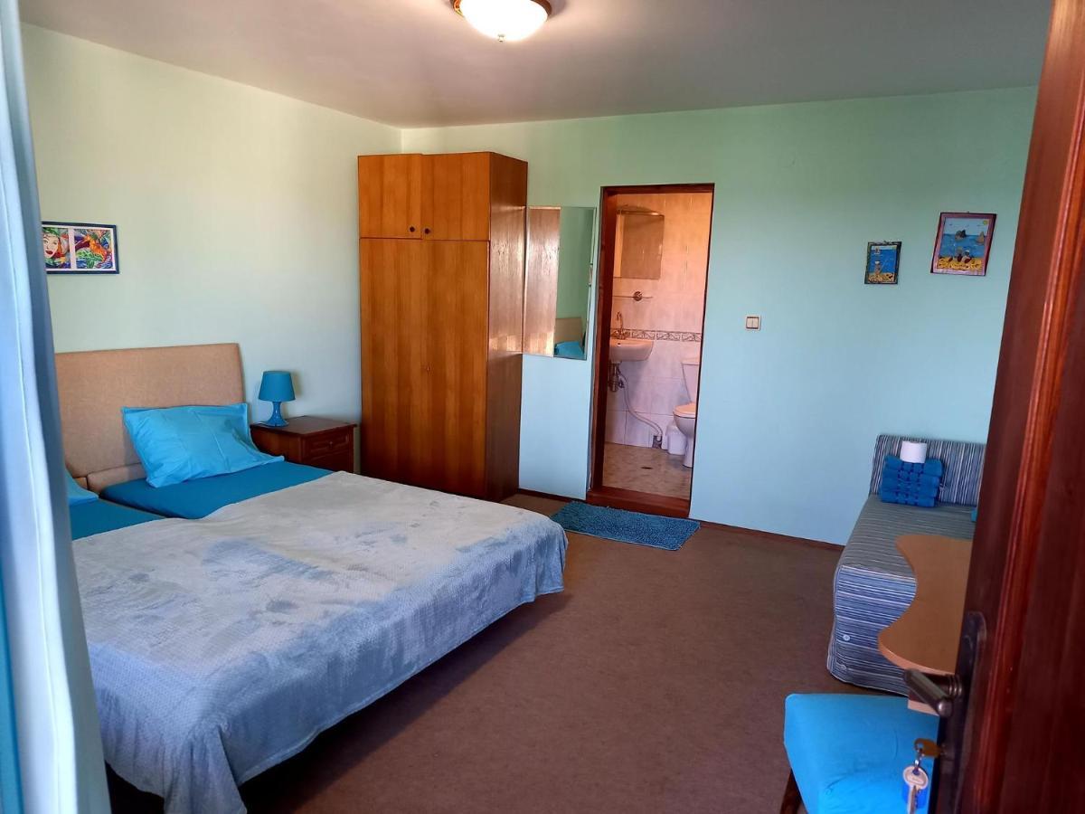 Regina'S Guesthouse Baltsjik Eksteriør bilde