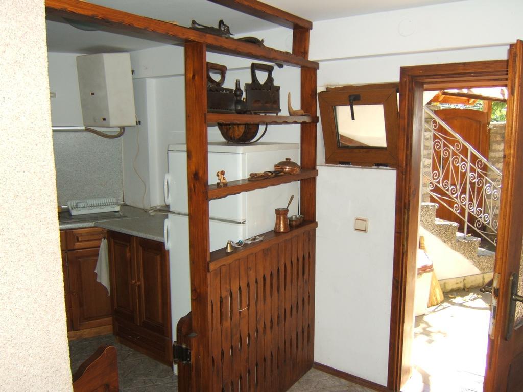 Regina'S Guesthouse Baltsjik Eksteriør bilde
