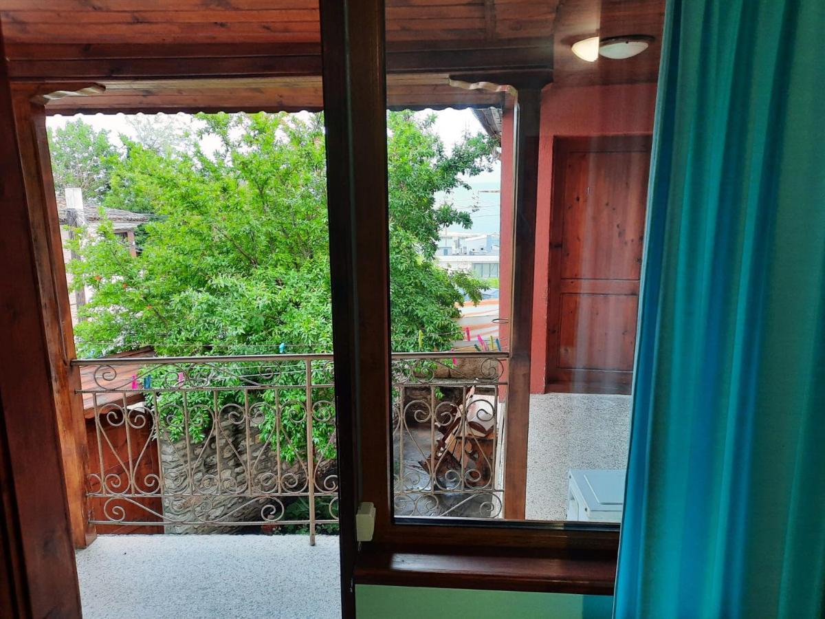 Regina'S Guesthouse Baltsjik Eksteriør bilde